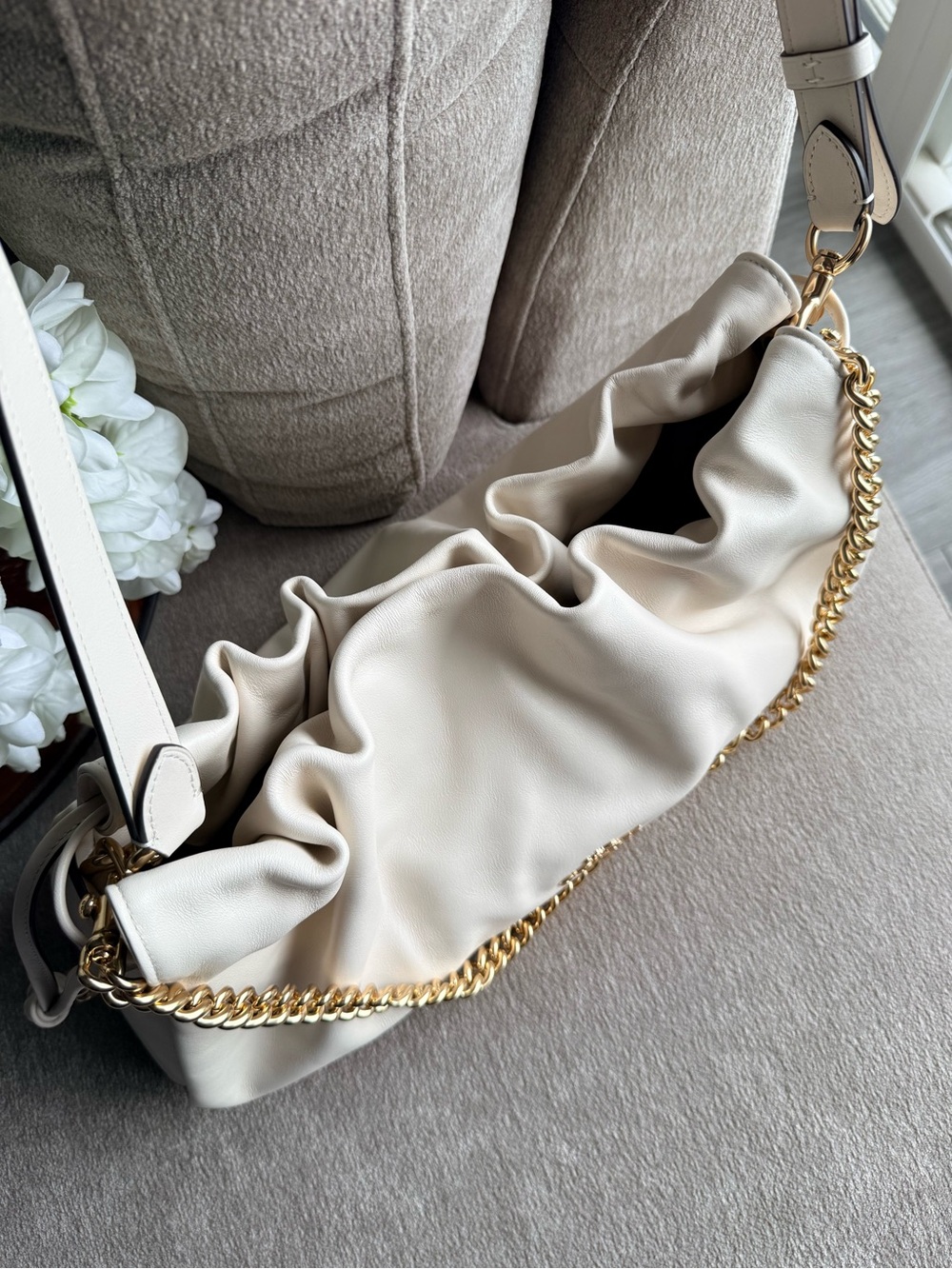 Coach Large Faye Bag Soft Leather Shoulder Bag in Chalk with Gold Chain - Picture 2 of 10